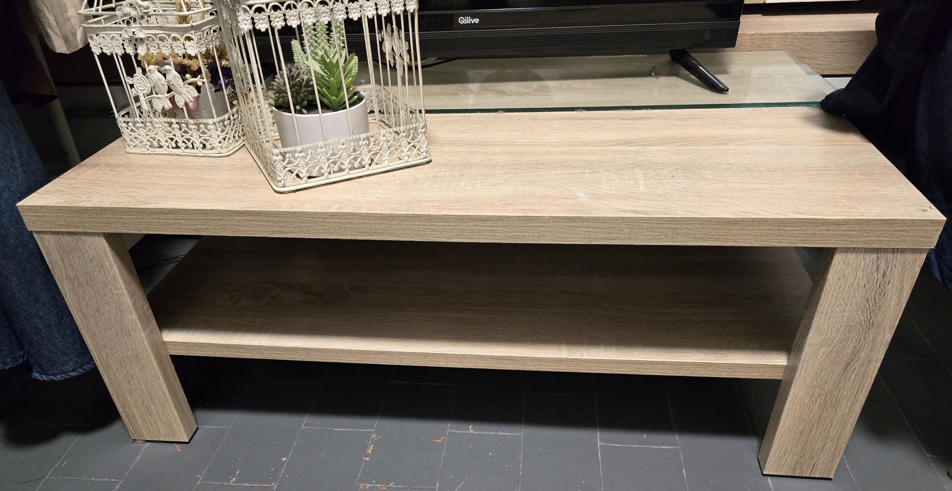 Mesa de jantar e cadeiras