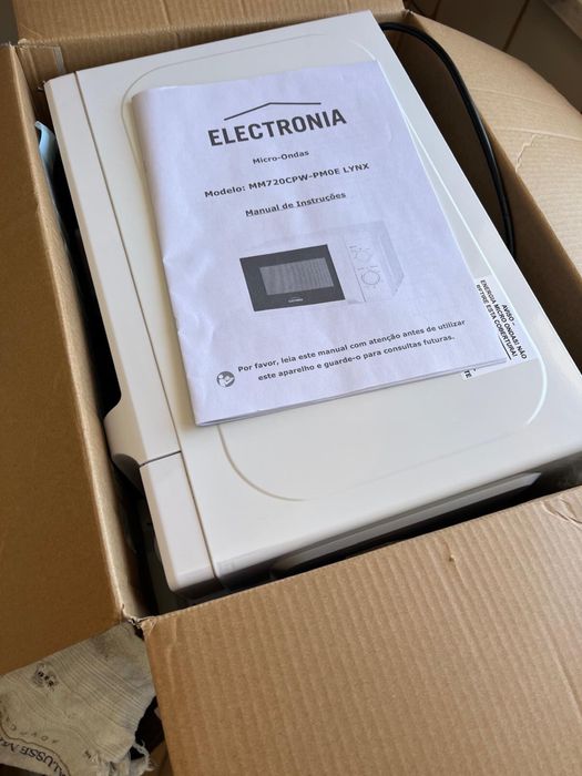 Microondas Electronia branco praticamente novo e dentro da garantia