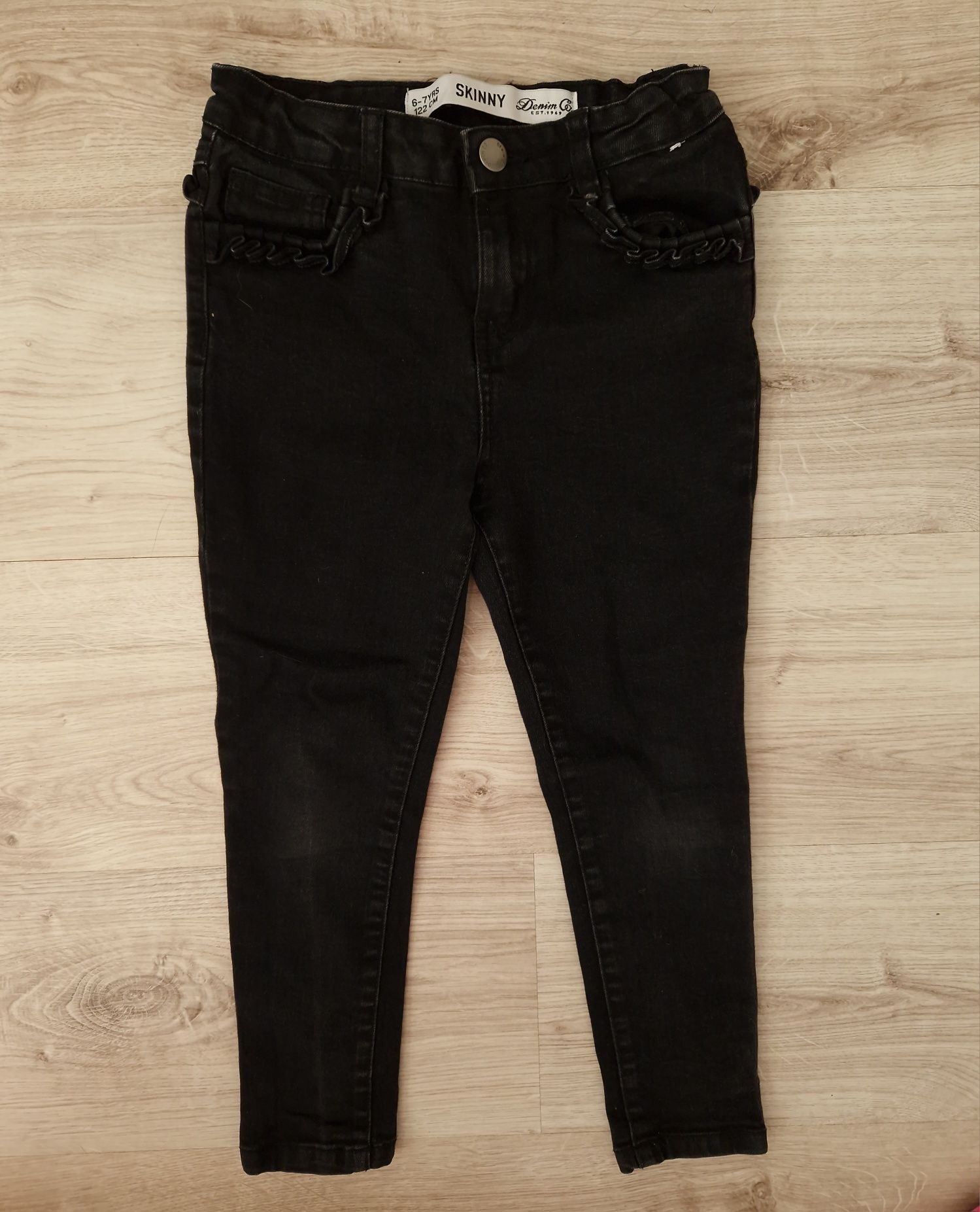 Primark_śliczne spodnie skinny jeans 122 cm falbanka