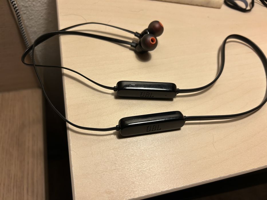 Auriculares JBL 115 BT sem fio