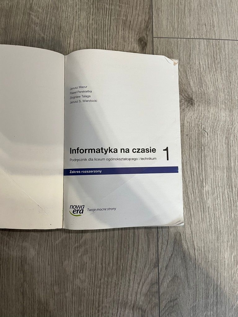 Sprzedam książkę klasa 1 liceum informatyka