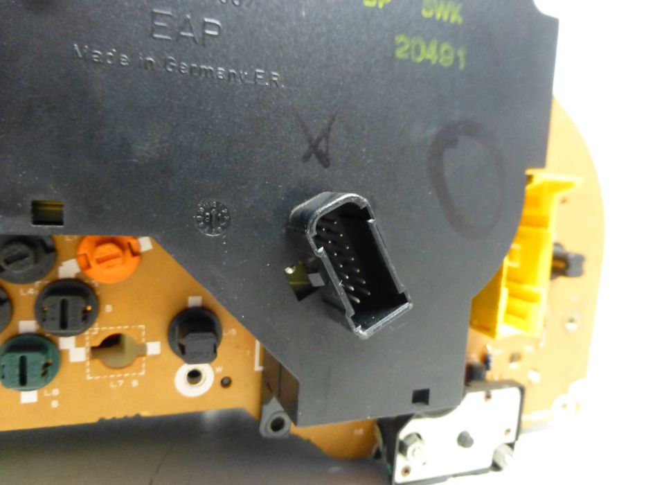 AUDI 80 CABRIO 2,3 licznik zegary UN4 raczej na części