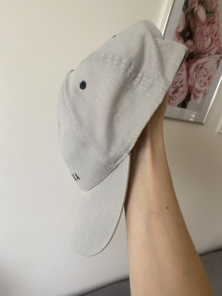 La Mania czapka z daszkiem szara siwa napis