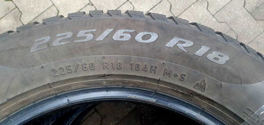 Pirelli Sottozero 3 Winter 225/60R18 104H DOT4720 4,5-5,5mm 4szt.