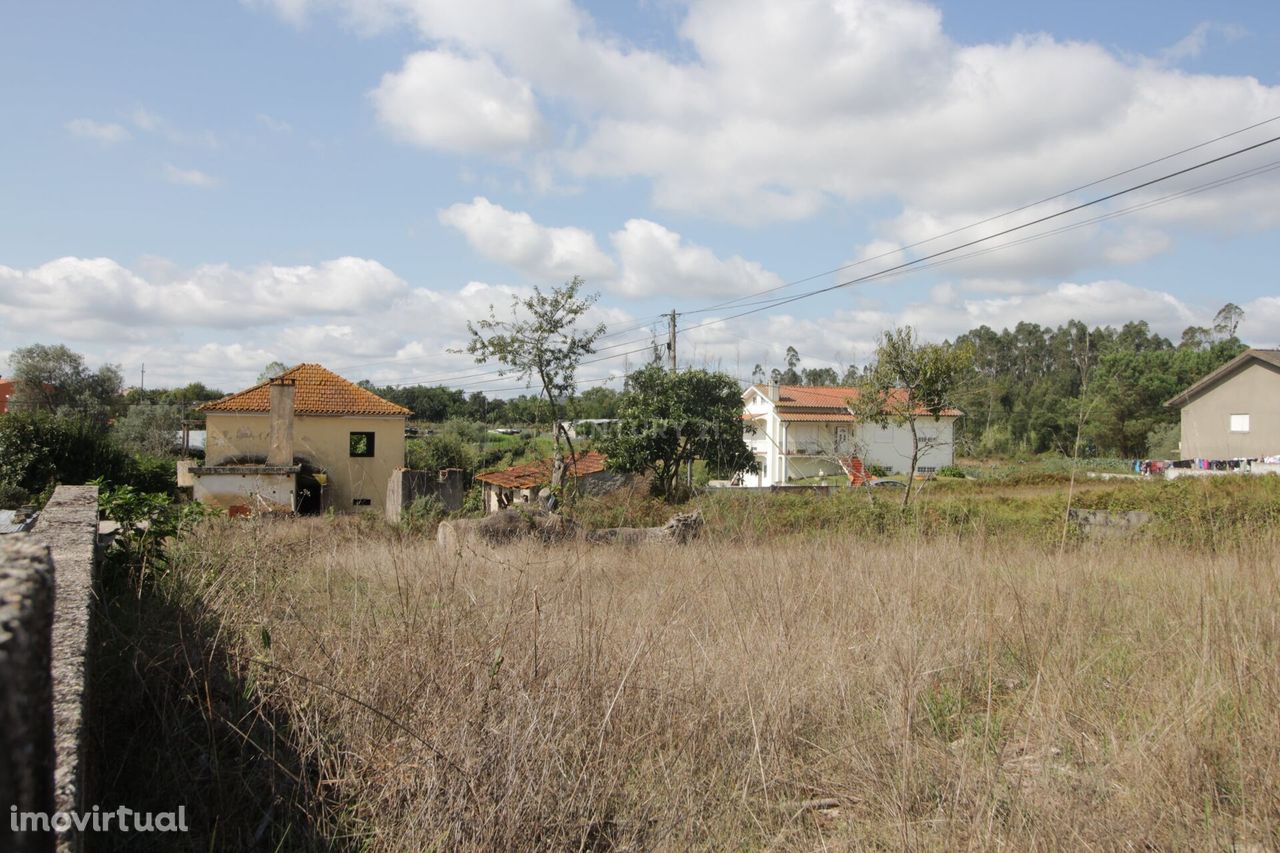 Moradia para Recuperar em Cavaleiros, Barcouço.