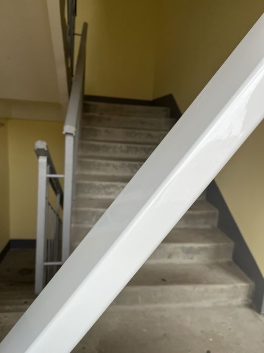 Пластикове глянцеве підвіконня