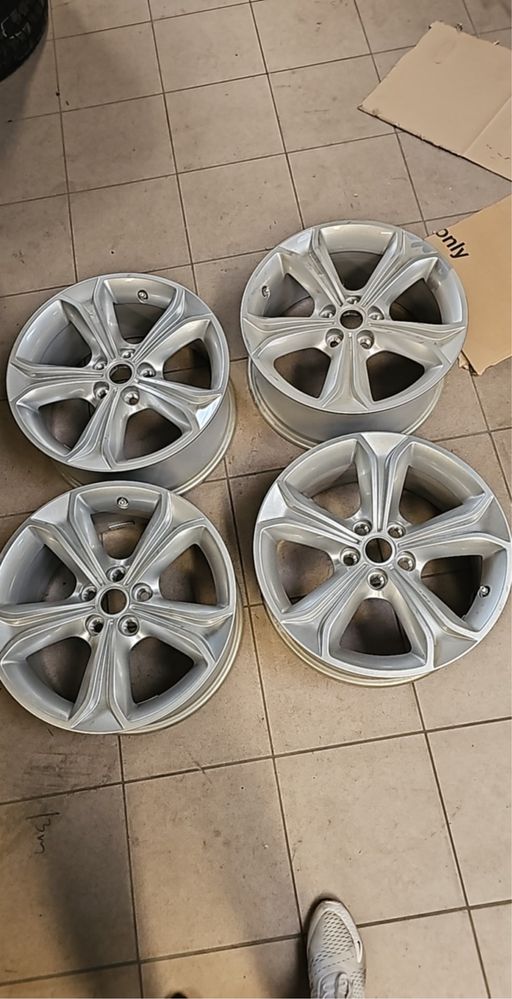 Felgi Land Rover 17’.    5x108
