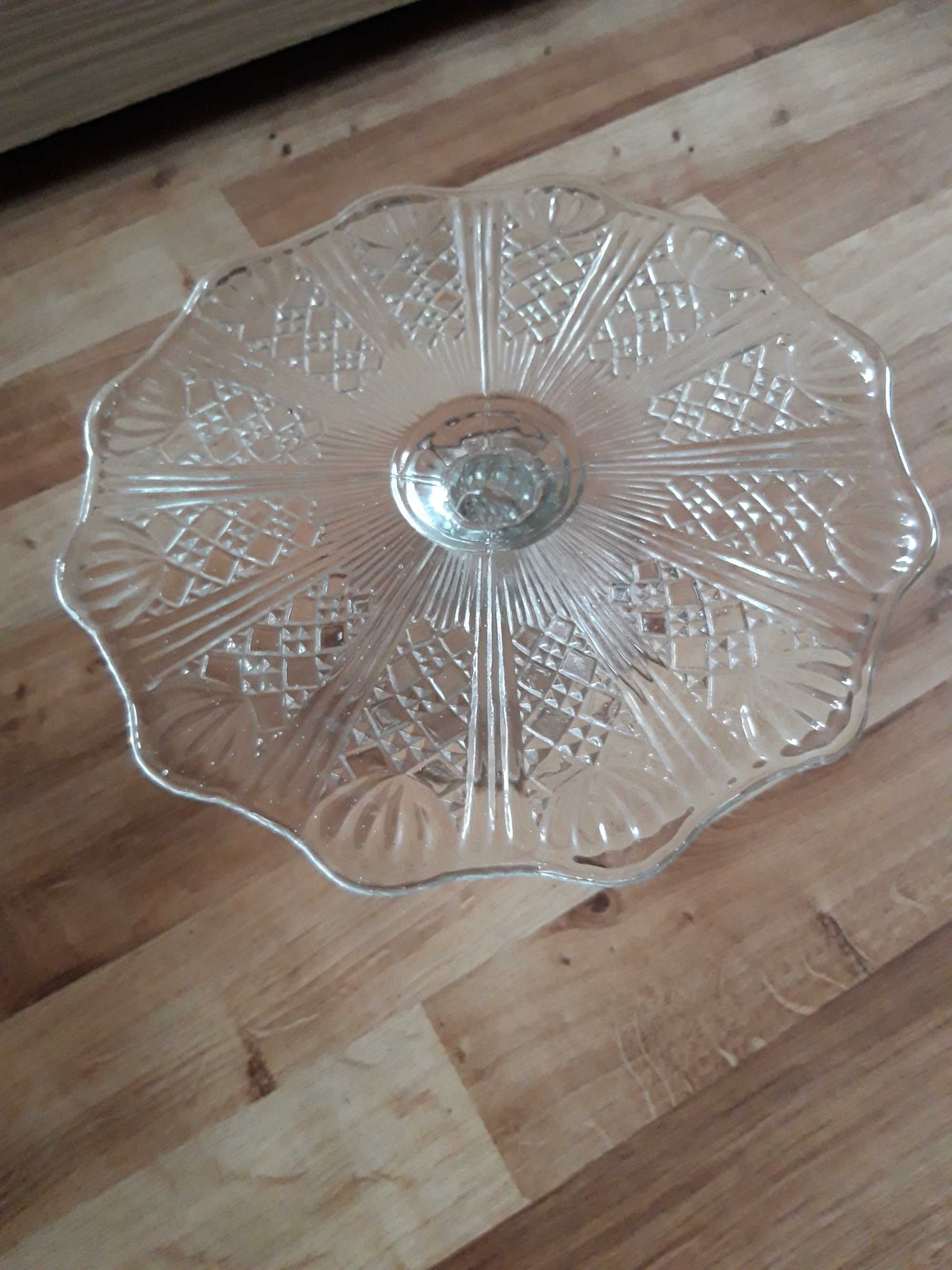patera na nodze na torty