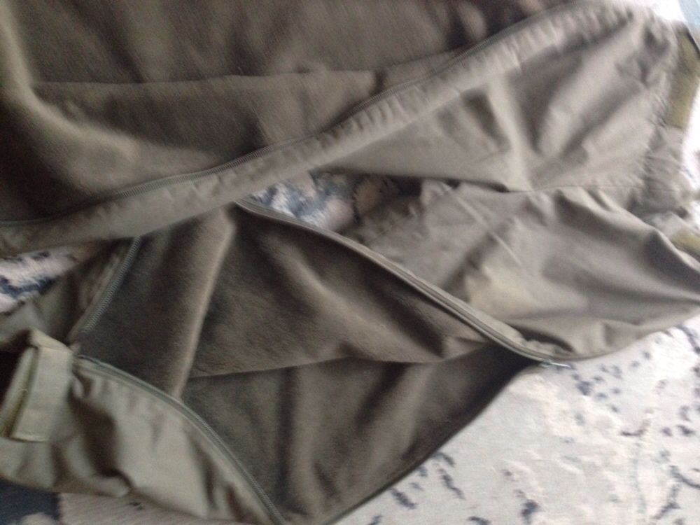 spodnie wojskowe  moro grube na podpince rozpinane  po  bokach