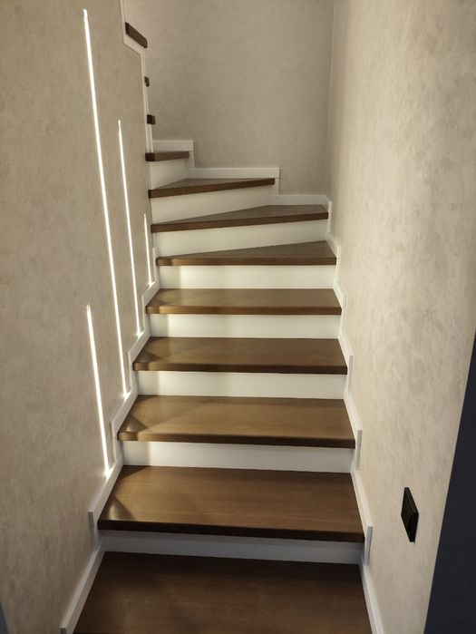 Сходи поручні перила сходинки ступеньки дерев'яні сходи