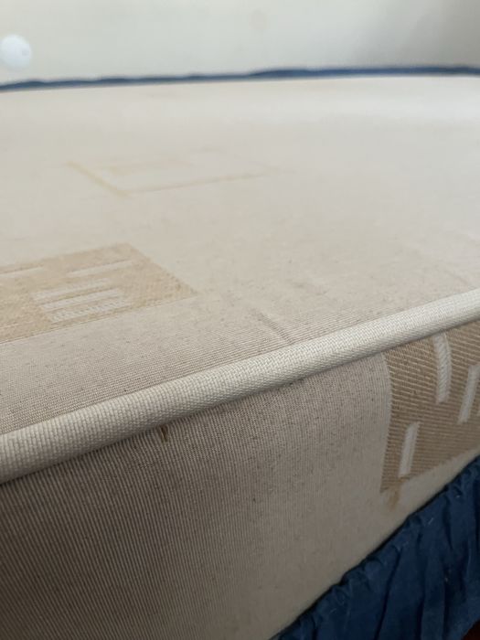 Cama  base sumier em bom estado