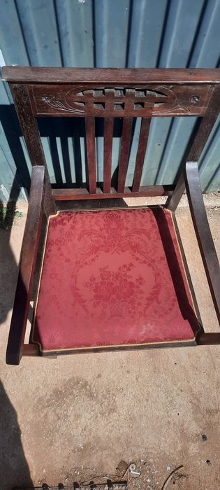Cadeirão Muito Antigo