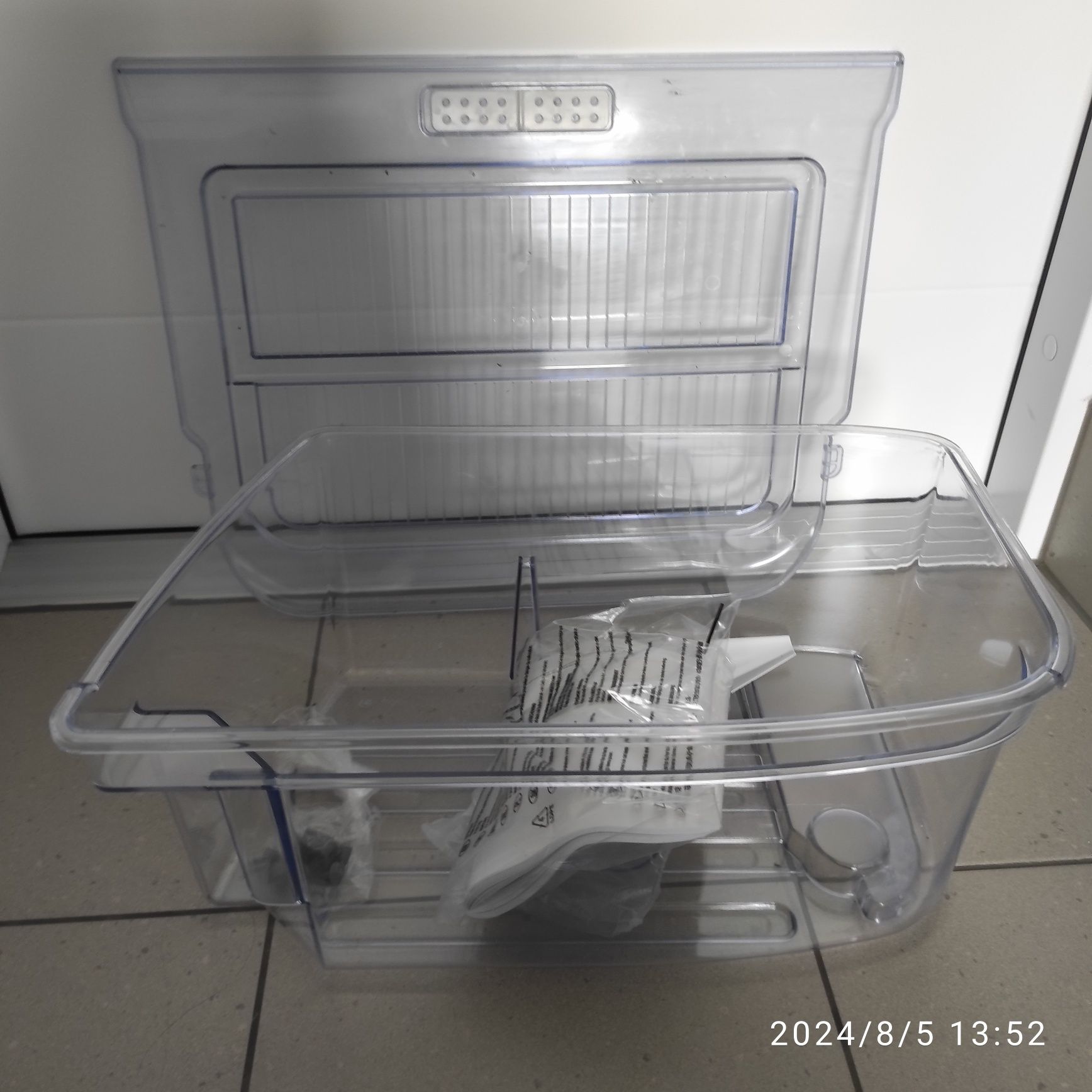 Lodówka BEKO RSSA290M21W szuflada