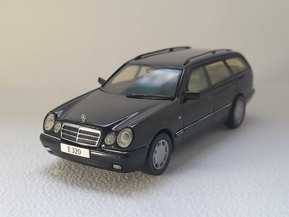 Коллекционная модель HERPA Mercedes Benz E320 T-Modell, 1/43