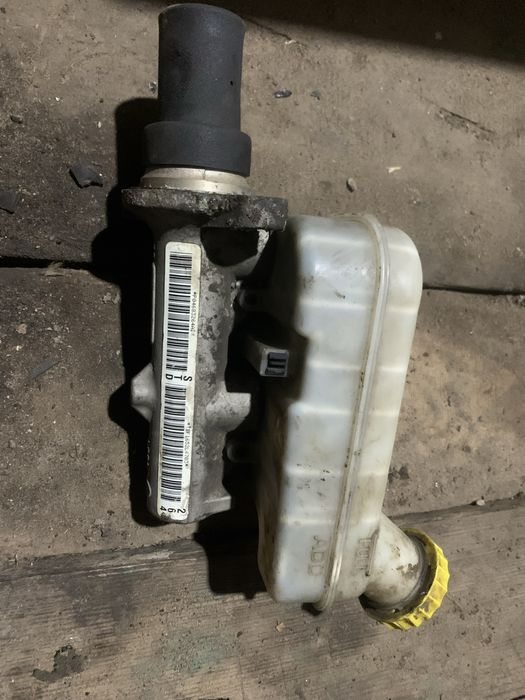 Головний гальмівний целіндр chrysler voyager