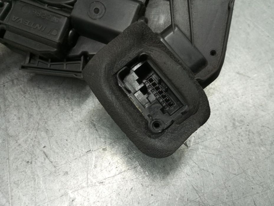 Fechadura / fecho porta trás esquerdo SKODA Fabia III Hatchback (NJ3)