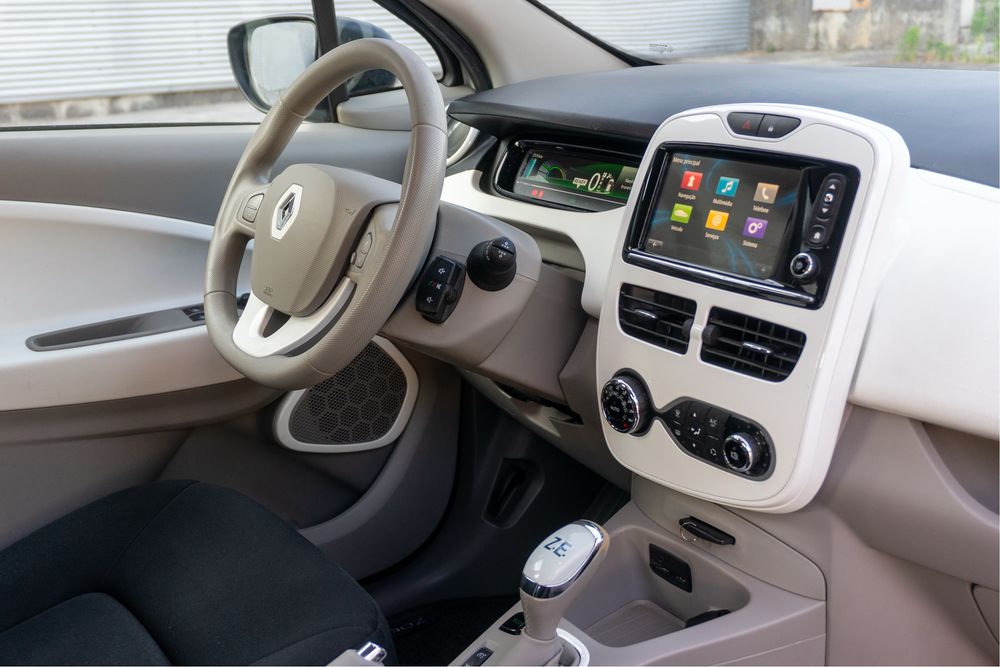RENAULT ZOE LIFE 41 kWh C/IVA DEDUTIVEL C/ BATERIAS PROPRIAS