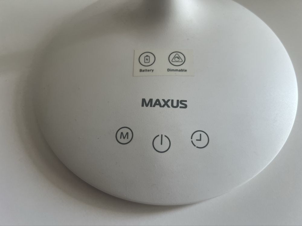 Настільна лампа Maxus  на акумуляторі