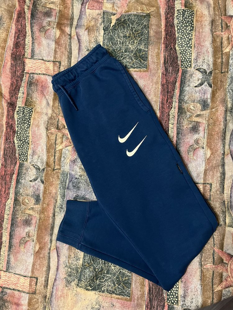 Спортивные штаны Nike Swoosh