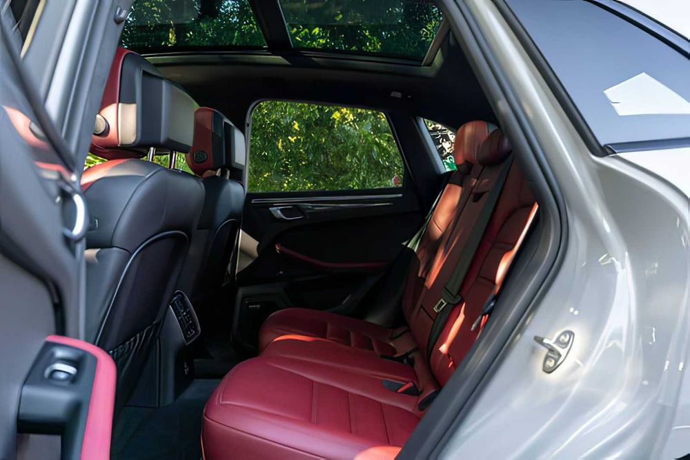 Porsche Macan      2023