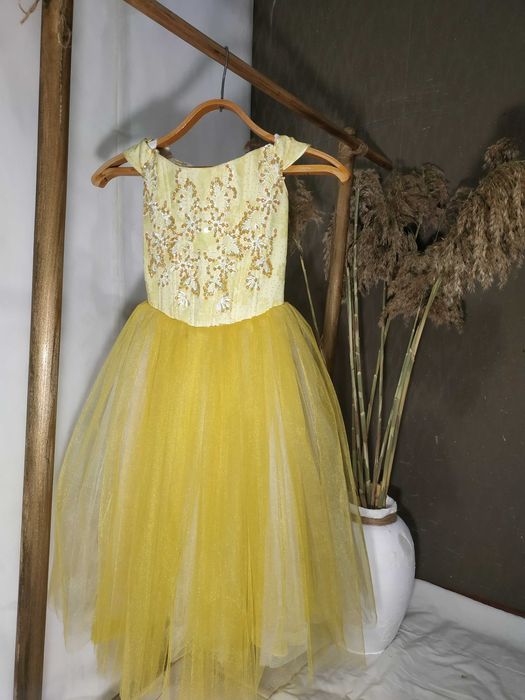 Шикарное платье на девочку для праздников и утренников