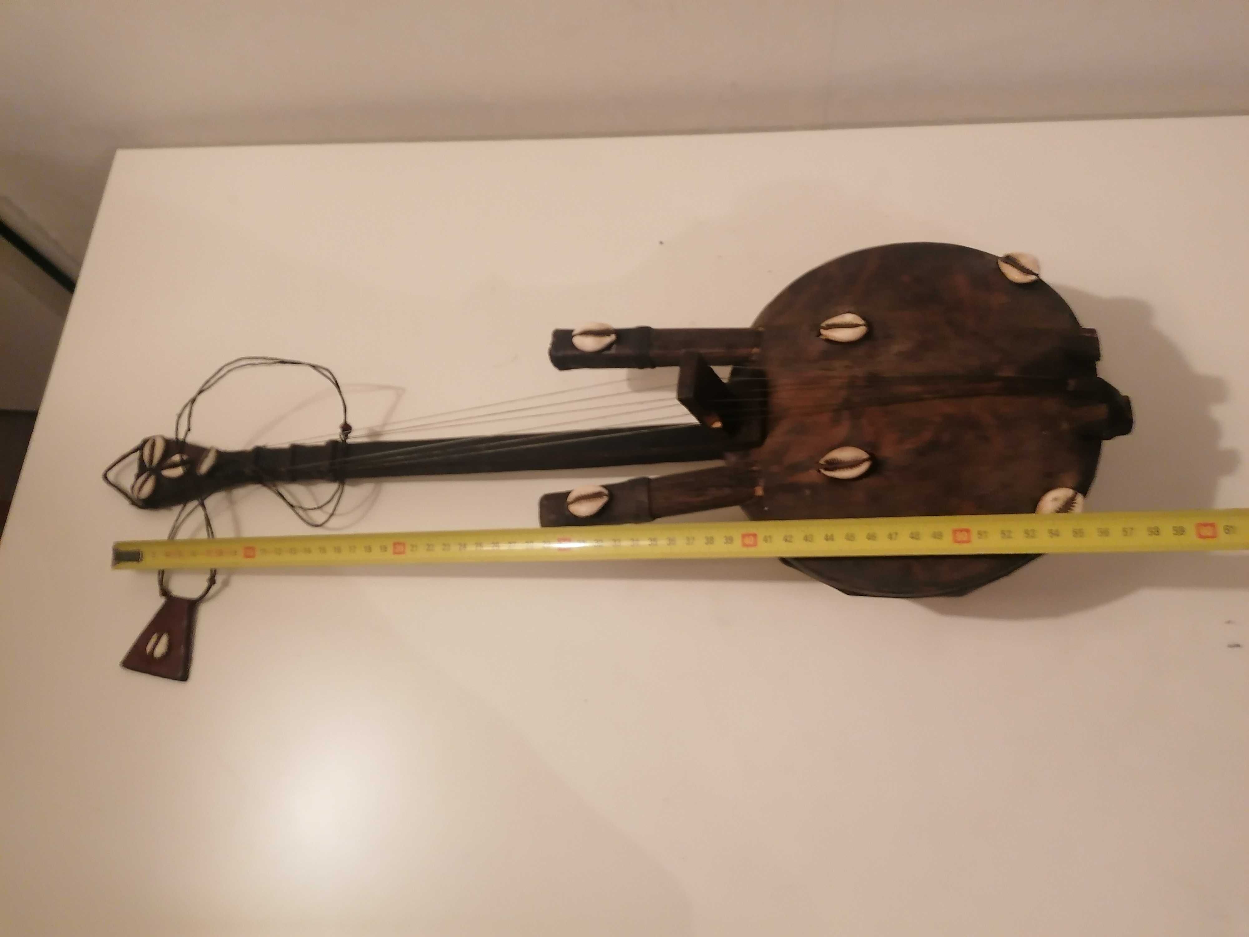 Stary afrykański instrument strunowy