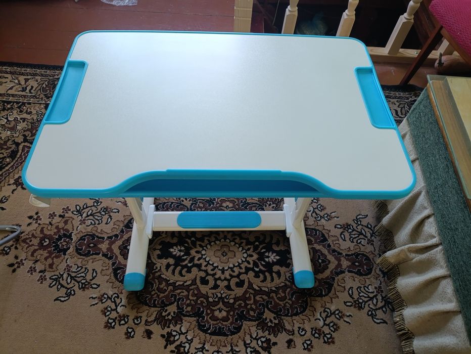 Дитяча парта зі стільцем