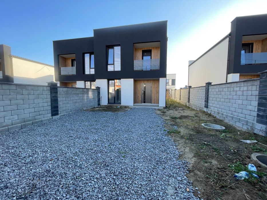 Котедж район Щасливе. З комплектацією , вулиця закритого типу