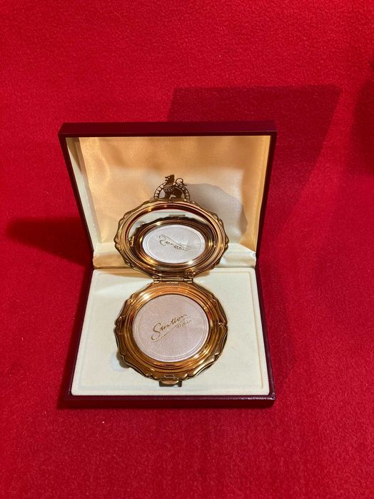 Caixa de pó de arroz, Stratton