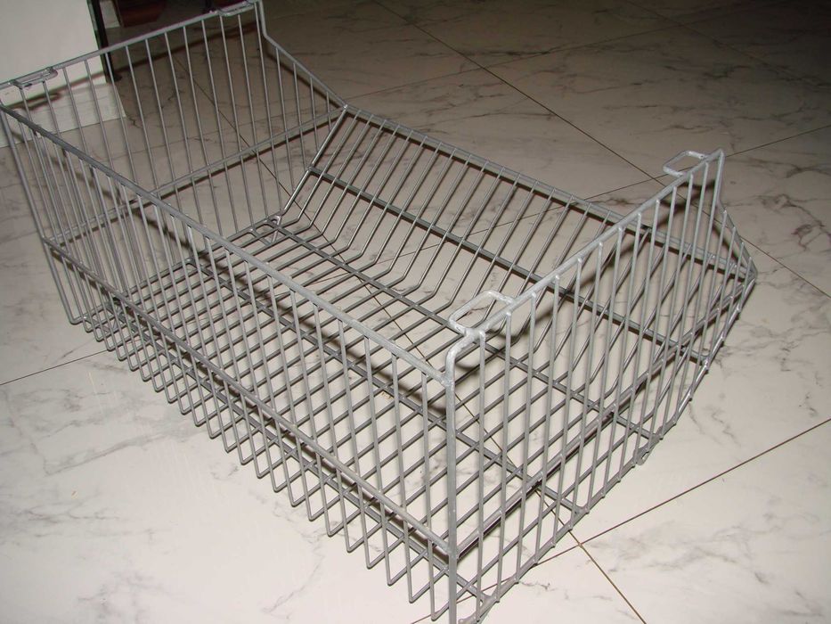 Wystawowe druciane kosze sklepowe i magazynowe