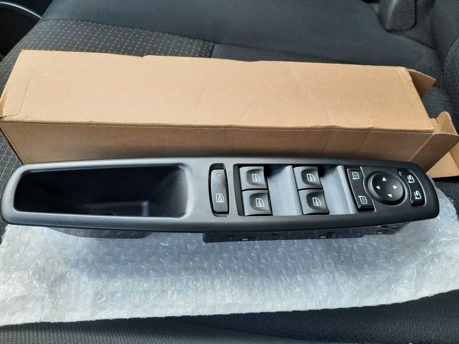 Блок кнопок склопідйомників на Renault Megane Scenic III - 809610017R