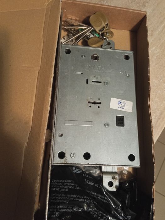 Замок дверной коробки