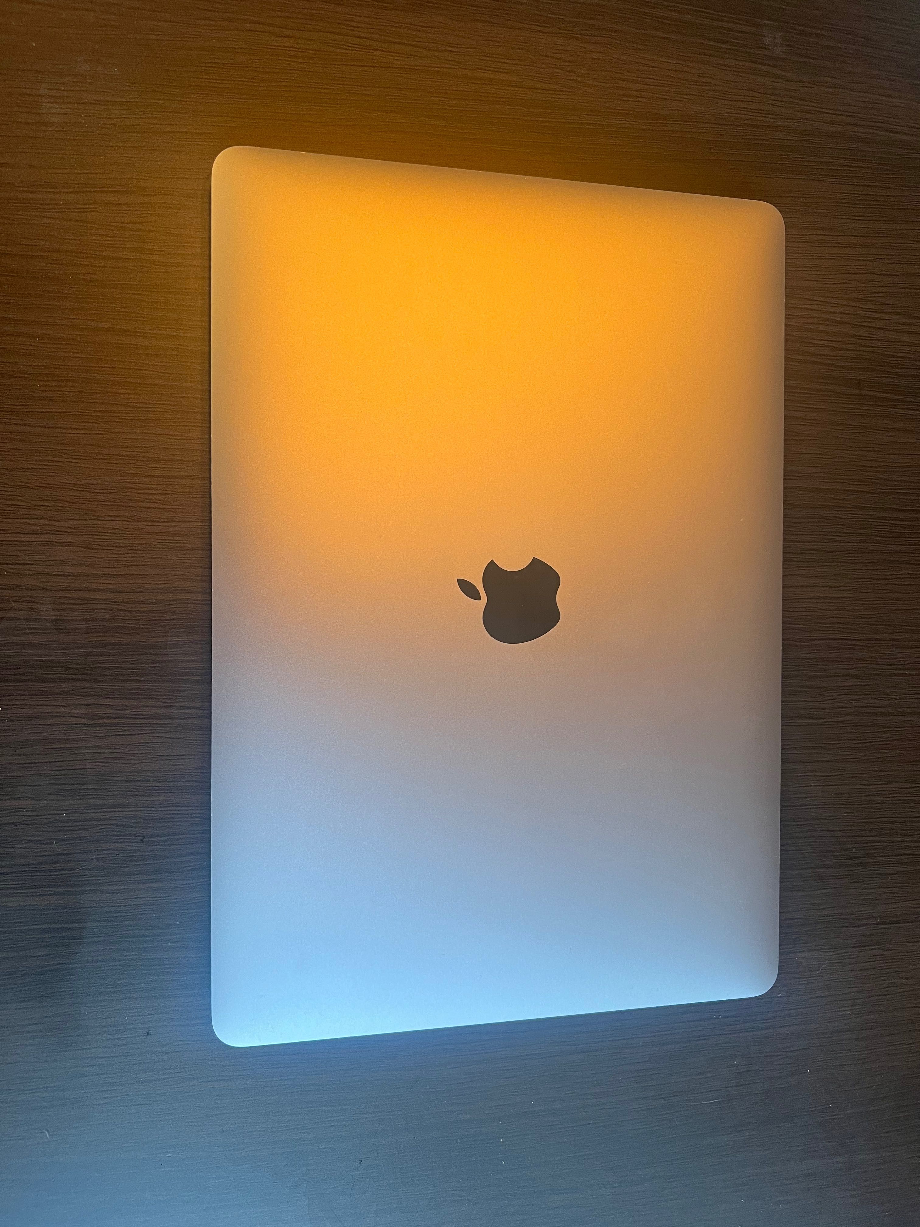 MacBook Air 2018 Retina 13", 8GB RAM, 250GB SSD, 1.6GHz Dual Core i5