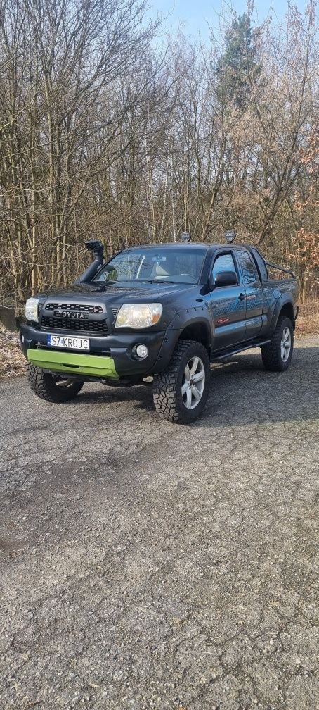 Toyota tacoma  rwd cena do negocjacji