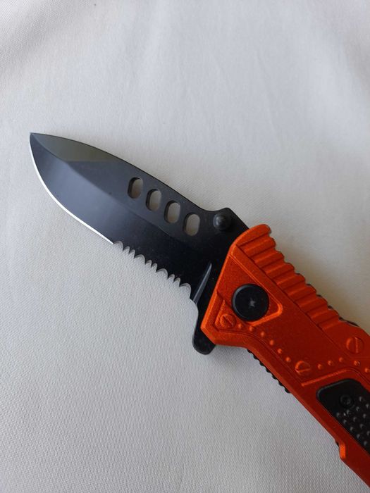 Nowy nóż składany