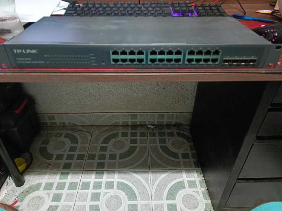 Switch TP-Link T1600G-28TS, usado