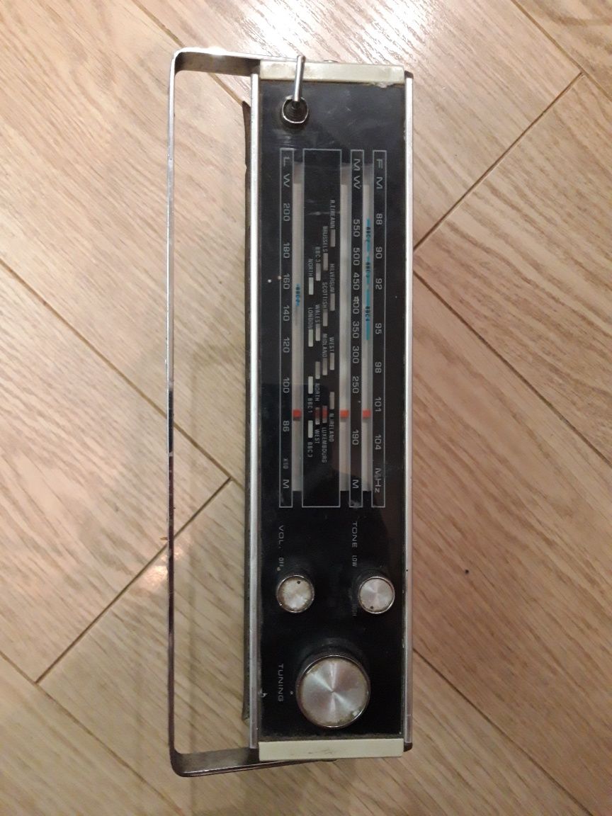 портативный винтажный транзисторный радиоприемник sanyo