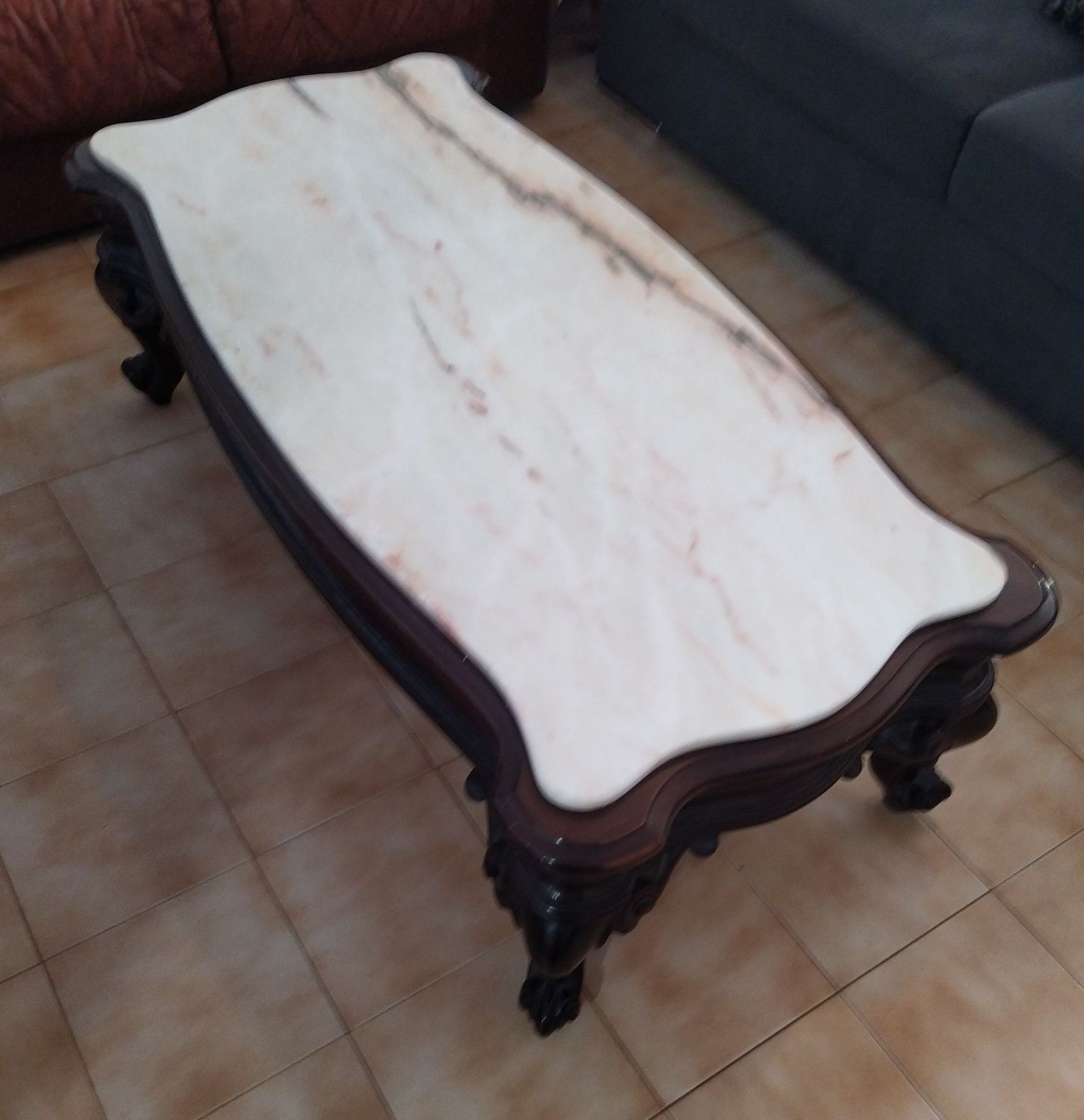 Mesa de centro com mármore
