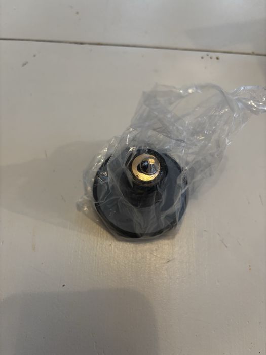 Czarny korek do umywalki klik