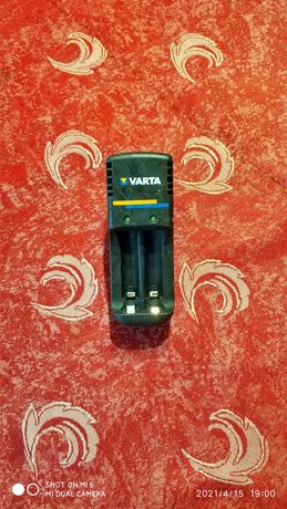 Зарядний пристрій VARTA