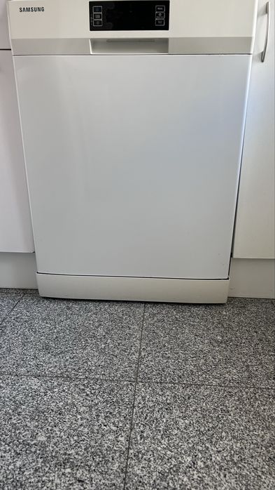 Sofá, cadeira, cafeteira em boas condições