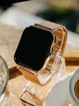 Złoty smartwatch