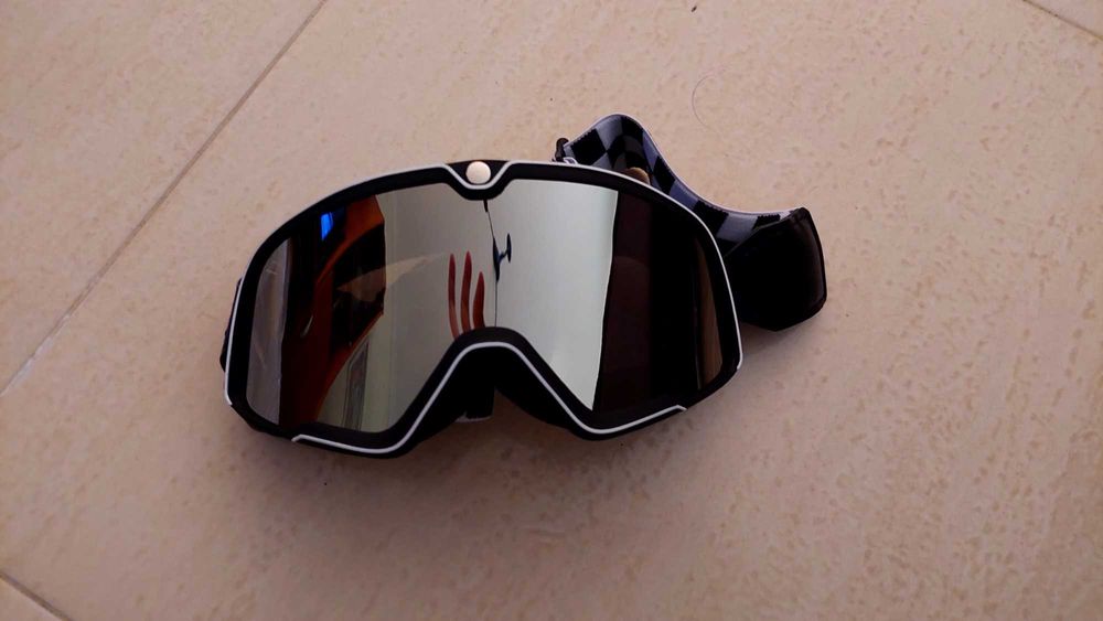 Vendo óculos motard várias cores disponíveis.