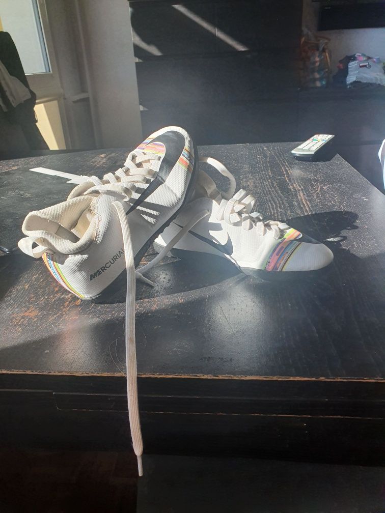 Turfy, korki nike mercurial ze skarpetą rozm.33-20,5cm