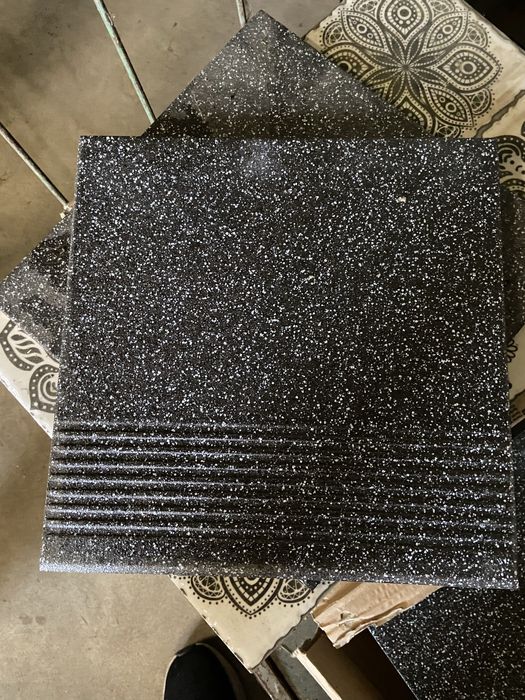 Plytki antyposlizgowe, 30x30. Gres