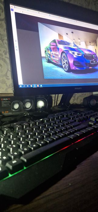 Домашний компьютер 8 GB 4 ядра с монитором клавиатурой.