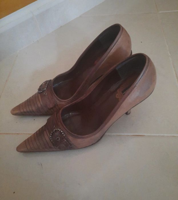 Sapatos de salto alto