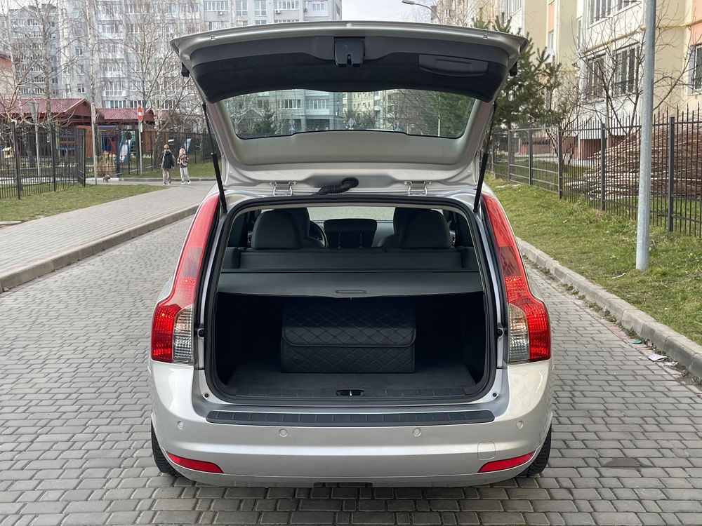 Volvo V50 чистий 2011р 1,6д 84кв DRIVE в хорошій комплектації 215400км