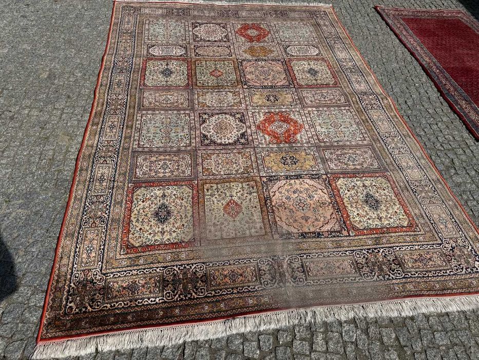 Vintage poprzecierany jedwabny dywan perski Ghoum 320x215 gal. 16 tyś