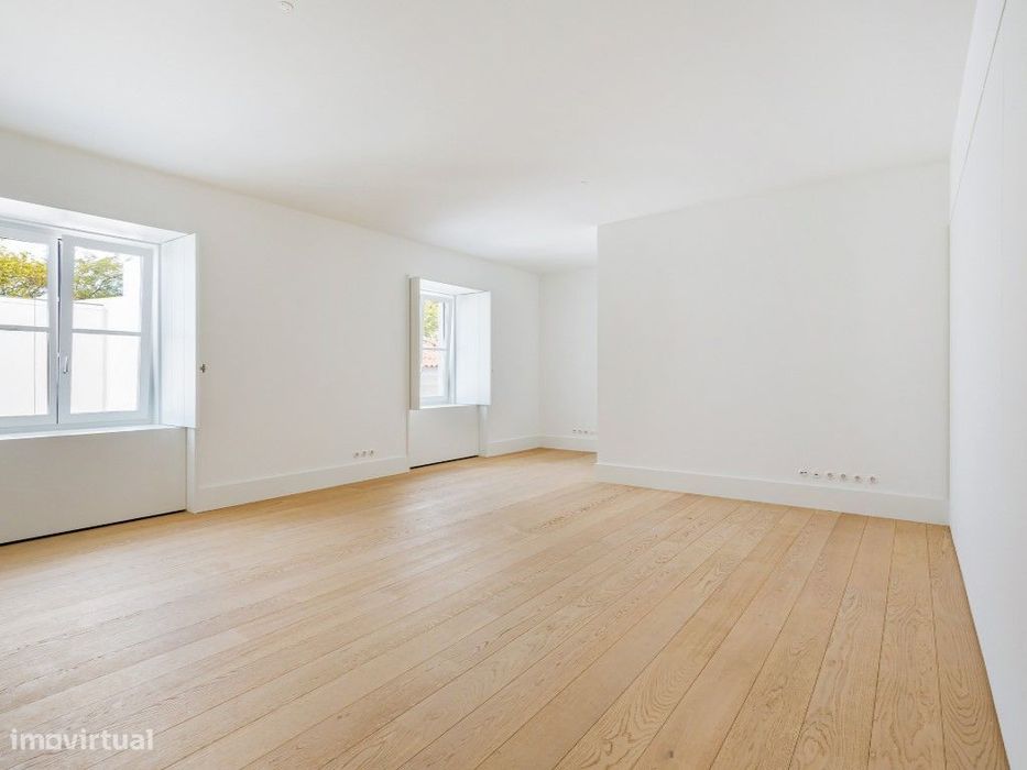 Apartamento T2 para arrendamento no Palácio Silva Amado